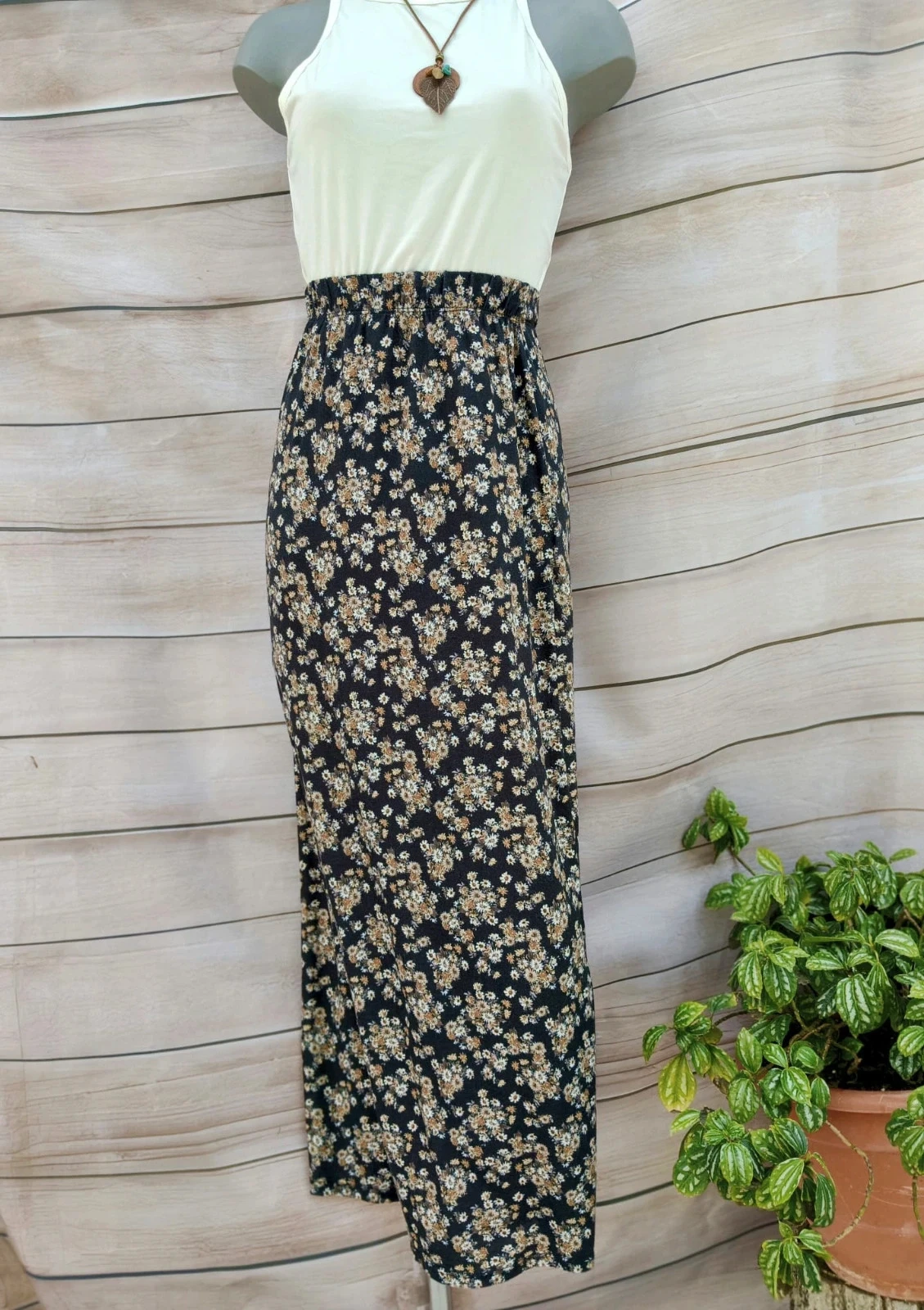 Falda larga floral Pull&Bear – Talla S 🌼🖤
